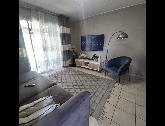 2 BEDROOM APARTMENT FOR SALE IN WILGEHEUWEL
